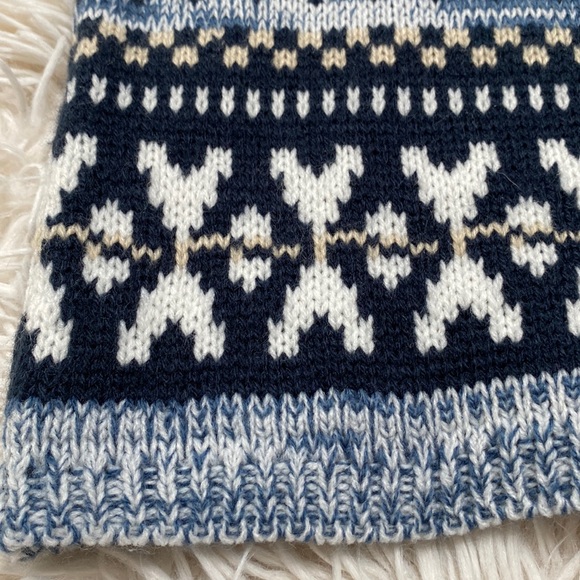 Cy V-Neck Knit Sweater ๐ Blue Tan & White - Picture 11 of 16